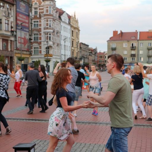 Walc na sto Par - szkoła tańca
